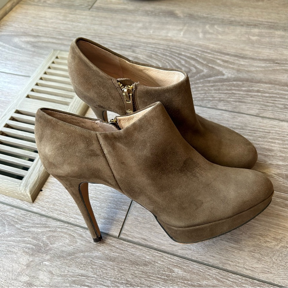 Elegant Brown Suede Ankle Boots